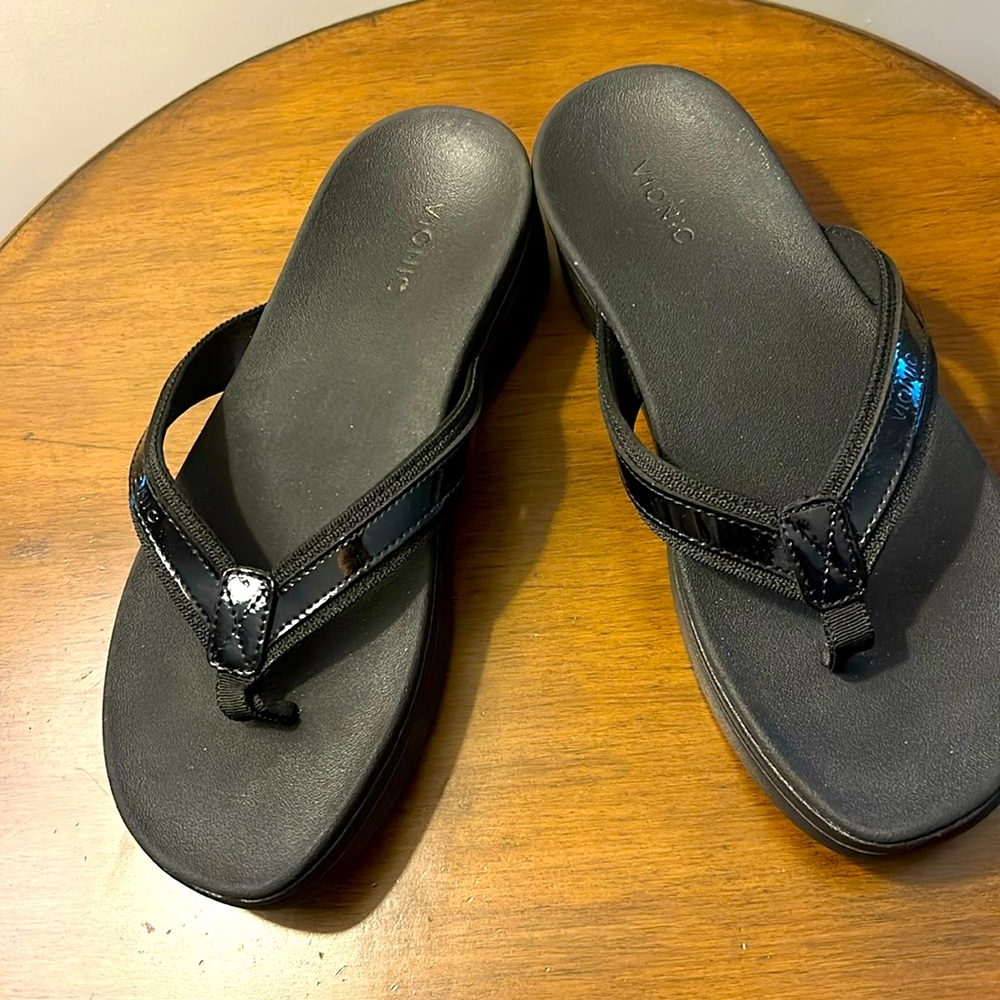 Vionic platform black size 9 flip flops